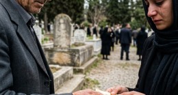 DEDEMİN CENAZESİNDE ELİME TUTUŞTURULAN O GİZEMLİ NOT: HEPİMİZİ ÖYLE BİR OYUNA GETİRDİ Kİ…
