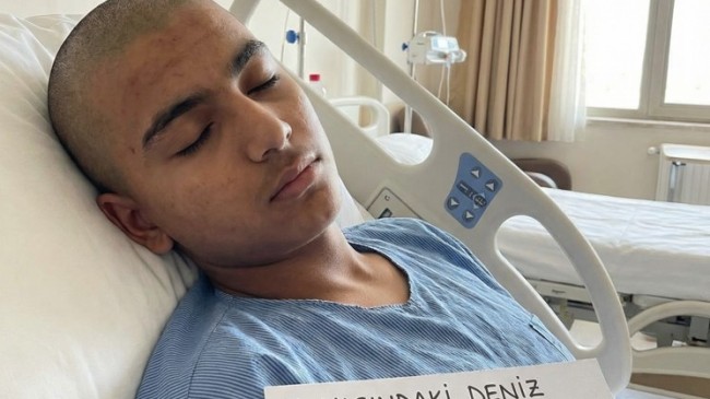 Oğlum henüz 16 yaşındaydı… hastane odasında gözlerini açıp O soruyu sorduğunda dünyamız başımıza yıkıldı.