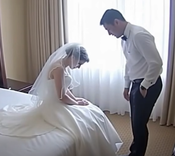 Düğün gecemizde, gözlerim kocamın “aşağıdaki” yerine düştüğünde titredim ve