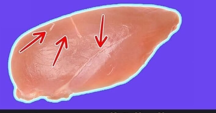 Tavuk göğsünün üzerinde görülen beyaz çizgiler