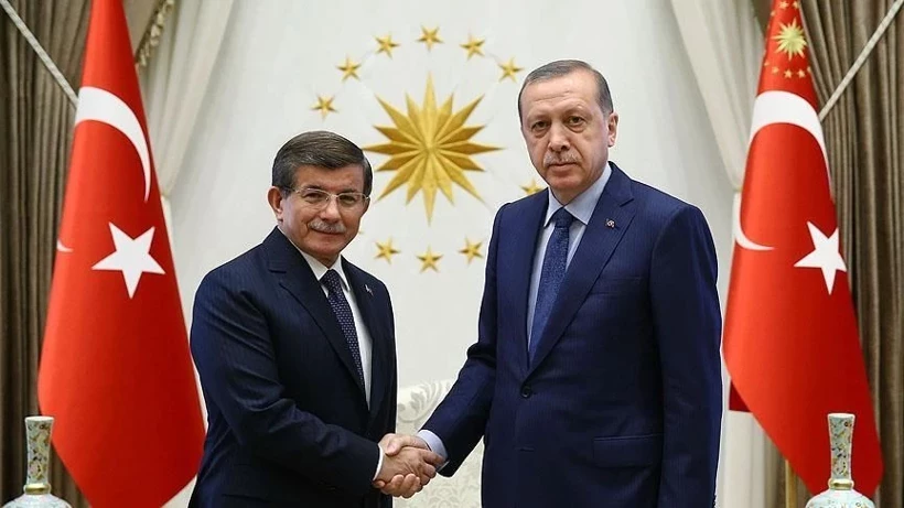 Ahmet Davutoğlu’ndan Erdoğan hamlesi