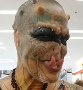 Bir Adam 80.000 Dolar Harcayarak Ejderhaya Benzemek İçin Sayısız Dövme