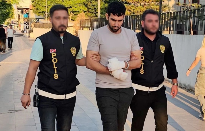 Üniversite öğrencisi kız kardeşi okullar kapanınca