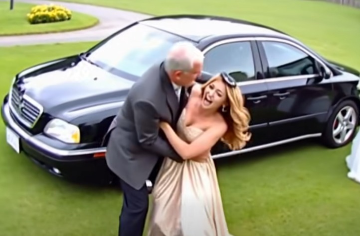 Düğün bundan daha mükemmel olamazdı; ta ki babam aniden elimi tutup fısıldayana kadar: “Hadi gidelim.”