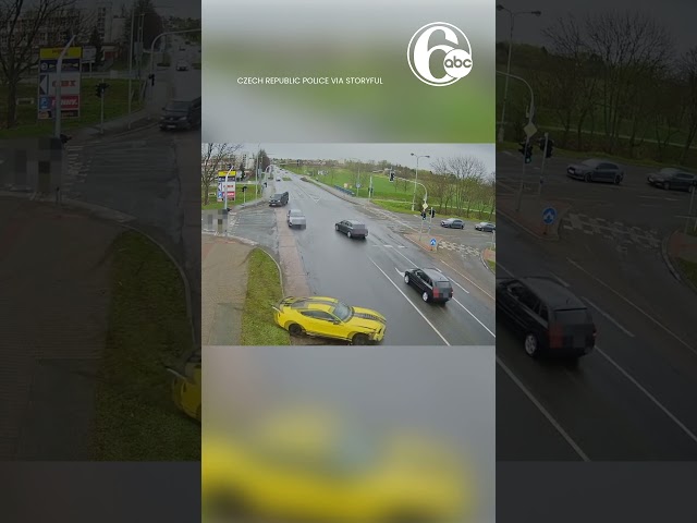 Film efsanesi bugün trajik bir araba göçüğünde öldü.