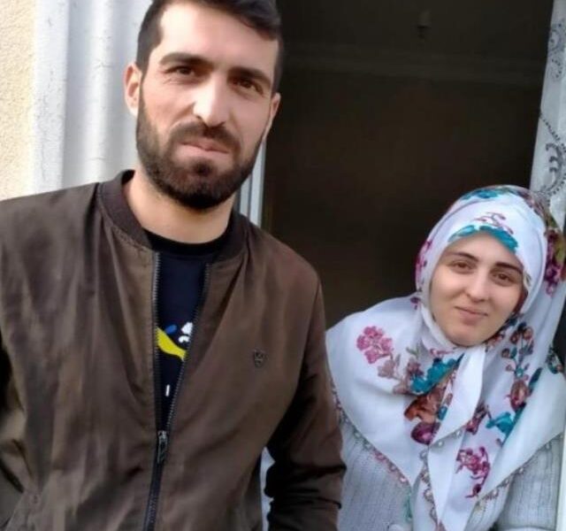 Hatice Senem daha gencecik Taze anne ,küçük bir çocuk sahibi