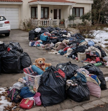 Kayınvalidem, kocam öldükten sonra kilitleri değiştirdi