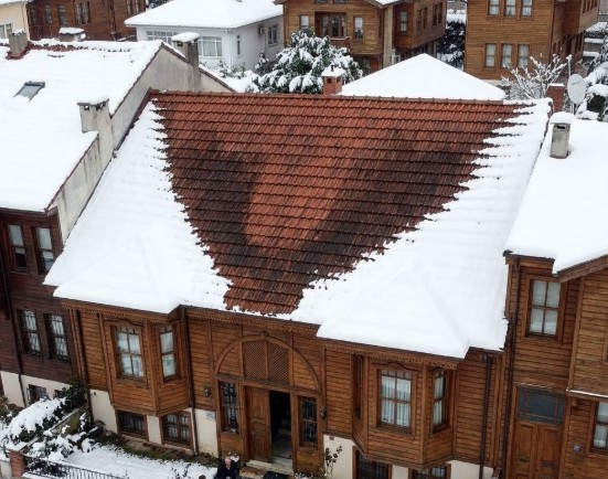 Karsız Bir Ev ve Herkesin Dikkatini Çeken Sebep