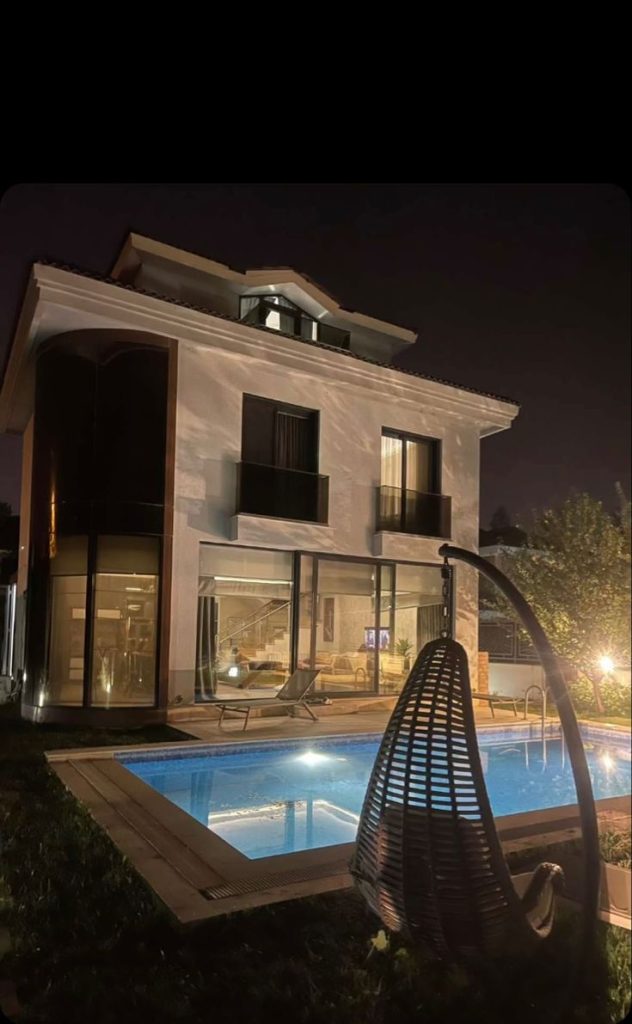 Evet boşanıyorum çünkü evlendigimden bugüne kadar