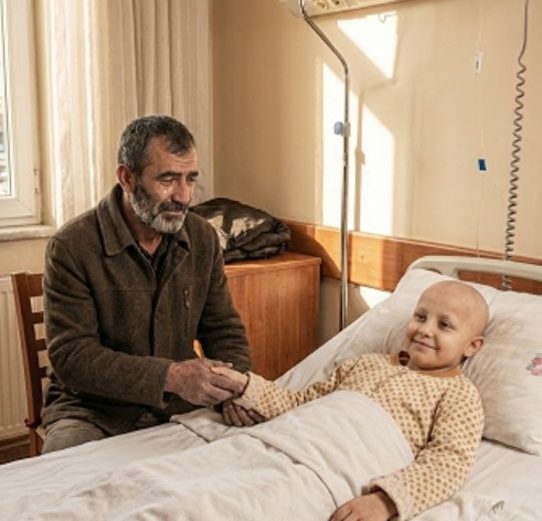 O gün hastanenin kapısından içeri girdiğimde üstüm başım hâlâ iş yerindeki gibiydi.