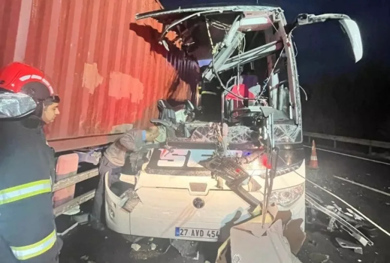 Adana–Gaziantep otoyolunun Bahçe ilçesi Ayran Tüneli yakınlarında sabaha karşı yaşandı