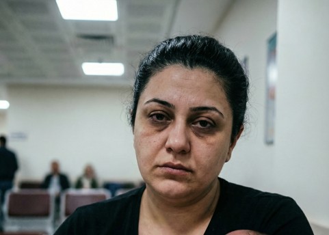 Yeni Doğan Bebeğim Acilde Ağlarken, Rolex’li Bir Adam “Yardımı Hak Etmiyorsun” Dedi… Doktorun Cevabı Odayı Susturdu