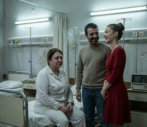 Kocam beni annesine böbreğimi vermeye zorladı… Ameliyattan sonra ise hayatımı paramparça etti  Her şey sıradan bir akşam başladı. Kocam, beklenmedik bir şekilde annesinden bahsetmeye başladı.