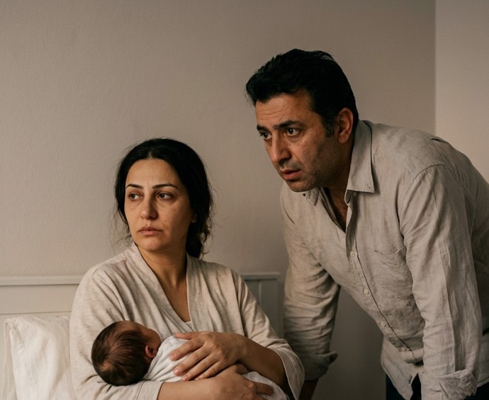 Orta yaşlı çiftin dünyalar güzeli iki kızı vardı ama gönülleri bir erkek çocuk istiyorlardı hala. Son bir deneme yapmaya karar verdiler