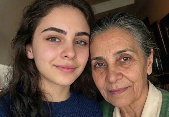 Anne ve babamı kaybettikten sonra büyükannem beni tek başına büyüttü. Ölümünden üç gün sonra gerçeği öğrendim: Hayatım boyunca benden bir şey saklamıştı.