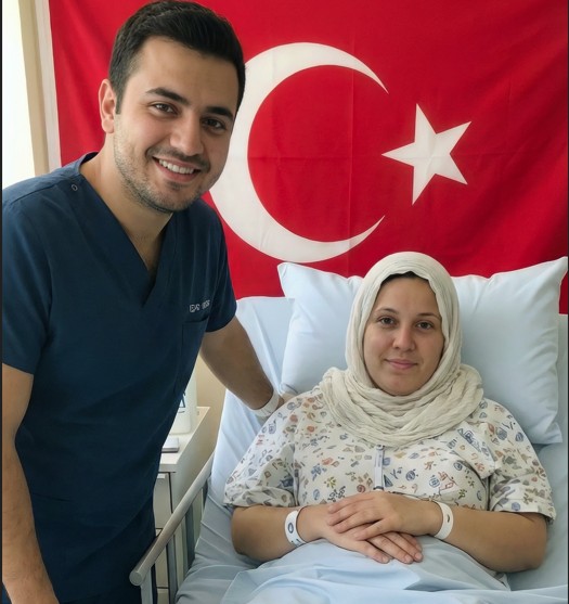 Doğumhane kapısındaki görevli, Zeynep’in dosyasına bir daha baktı, sonra başını kaldırmadan konuştu