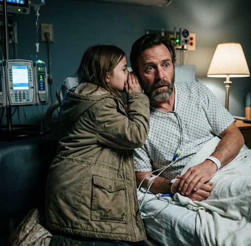 12 yaşındaki evsiz kız – hastanede komadaki zengin iş insanının kulağına bir kaç kelime fısıldadıktan sonra birden gözlerini açtı şaşkınlıkla