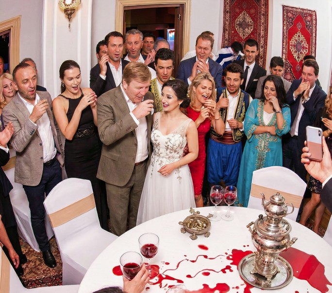 Babam, Antalya’daki yaklaşık 10 milyon TL değerindeki evimi, kız kardeşimin düğününde ona “hediye ettiğimi” açıkladı.